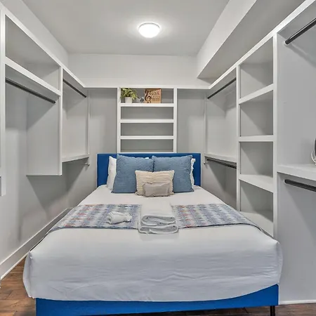 Lux East Nash-hot Tub & Rooftop Patio Holiday home