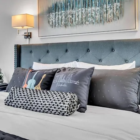Lux East Nash-hot Tub & Rooftop Patio * Nashville