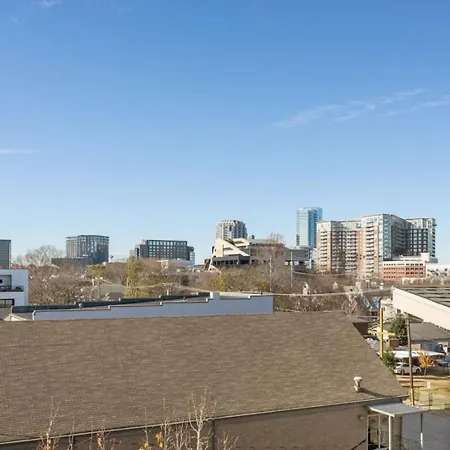Holiday home Downtown W Rooftop Deck 4 Bedrooms 3 Baths *