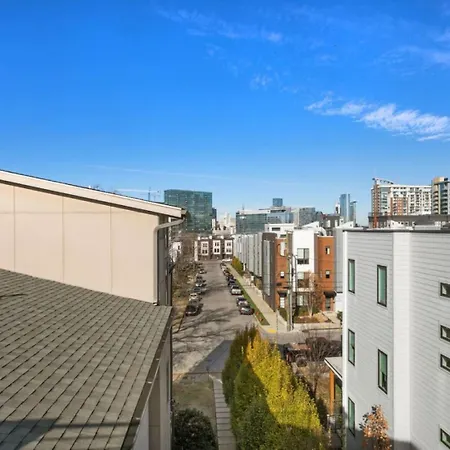 Downtown W Rooftop Deck 4 Bedrooms 3 Baths Holiday home