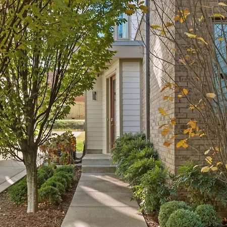 Downtown W Rooftop Deck 4 Bedrooms 3 Baths * Nashville