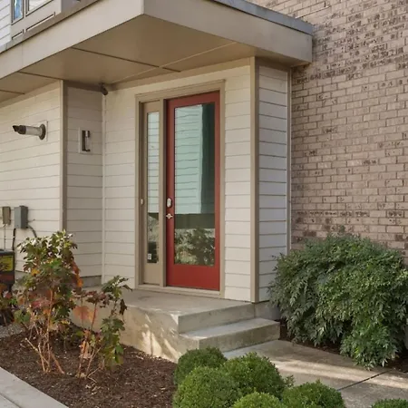 Downtown W Rooftop Deck 4 Bedrooms 3 Baths *