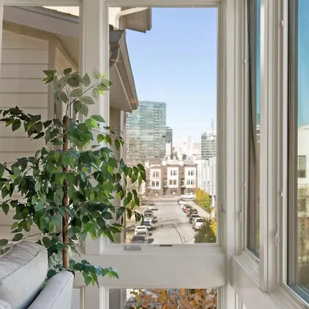 Downtown W Rooftop Deck 4 Bedrooms 3 Baths * Nashville