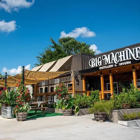 Walk To Geodis Stadium And Restaurants - Rooftop, Garage Holiday home Nashville
