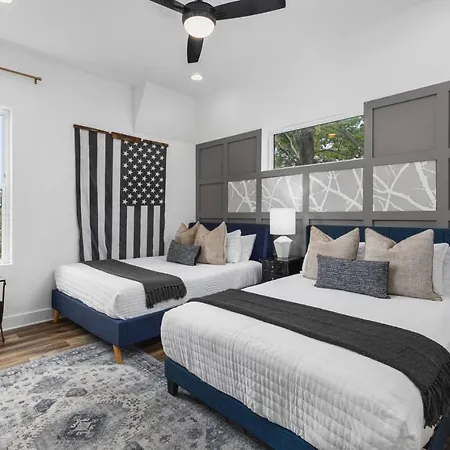 Holiday home Walk To Geodis Stadium And Restaurants - Rooftop, Garage Nashville