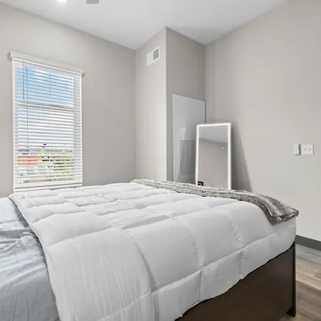 Charming - 8 Minutes To Broadway Apartment *