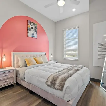 Trendy 2 Bedroom Retreat - Near Nashvilles Venues Nashville