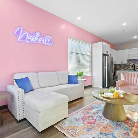 Apartment Trendy 2 Bedroom Retreat - Near Nashvilles Venues