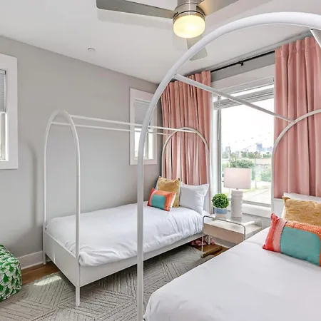 Skyline View With Rooftop Deck Holiday home *