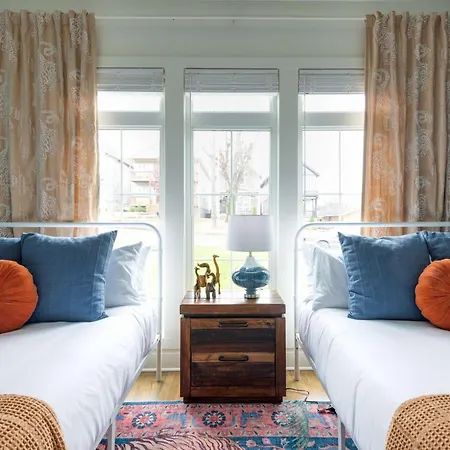 Holiday home The Lyric - New Luxury Home, Rooftop With Firepit! *