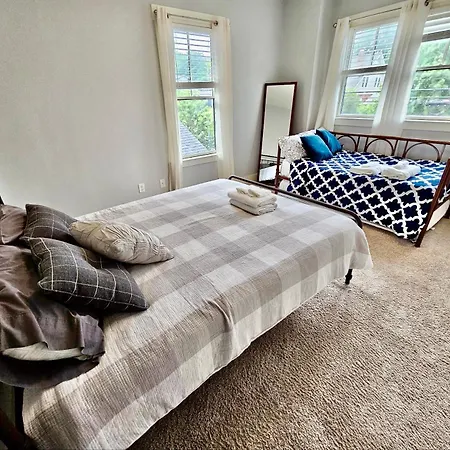 1103 Lawrence Ave Hbr