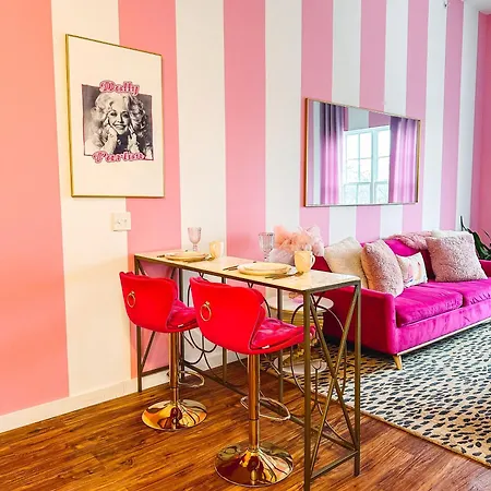 Dolly's Delight - Boutique Bliss Mins From Broadway Holiday home