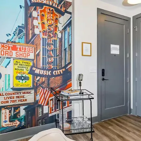 The Muse - Modern 2br With Private Balcony And Rooftop Access Apartment