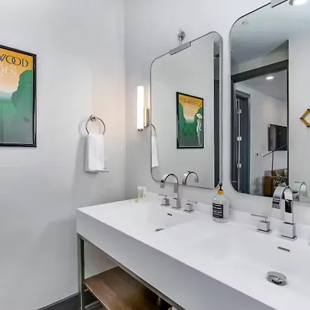 Apartment The Muse - Modern 2br With Private Balcony And Rooftop Access *