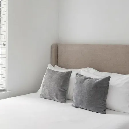 Landing At Standard Assembly - Studio In South Apartment *