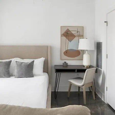 Landing At Standard Assembly - Studio In South Apartment