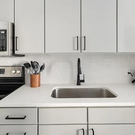 Landing At Standard Assembly - Studio In South Apartment *