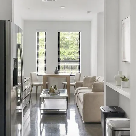 Landing At Standard Assembly - Studio In South Apartment