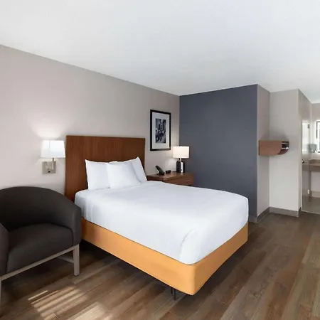 Baymont By Wyndham Airport