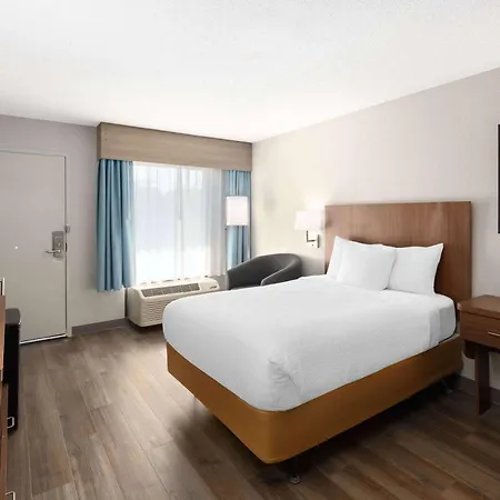 Hotel Baymont By Wyndham Airport