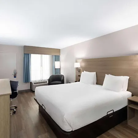 Baymont By Wyndham Airport 2*