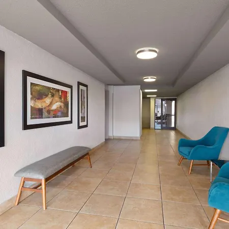 Hotel Baymont By Wyndham Airport 2*