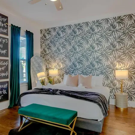 Spectacular Vibes - 5 Stars - Giant Covered Patio Holiday home *