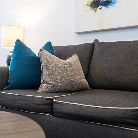 Minutes To Broadway Stylish Gated Townhome