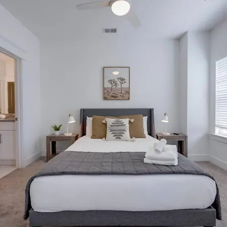 Minutes To Broadway Unwind In Style Holiday home