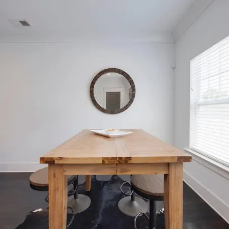 Minutes To Broadway Unwind In Style Holiday home *