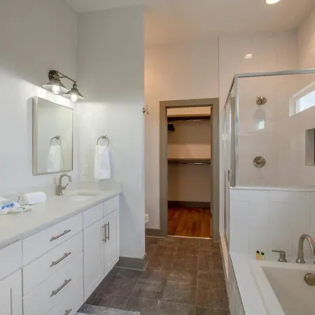 Beautiful Luxury Downtown Private Roofdeck