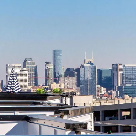 Beautiful West Rooftop Deck *