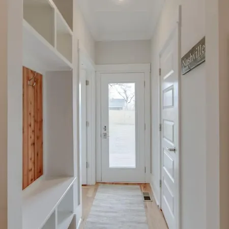 East Nash Luxury Four Bedrooms Huge Rooftop Patio