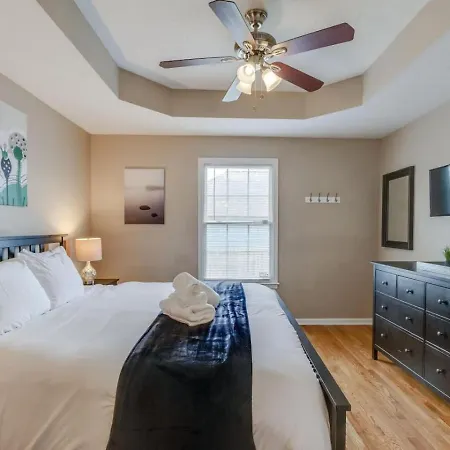 Holiday home Bright And Fresh Large Backyard Minutes To Broadway Nashville