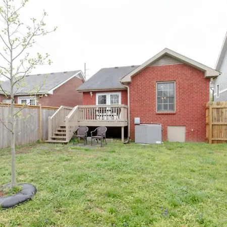 Holiday home Bright And Fresh Large Backyard Minutes To Broadway *