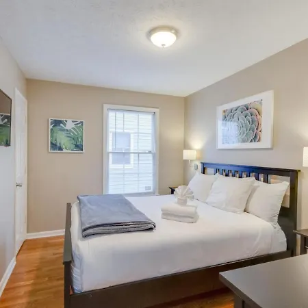 Bright And Fresh Large Backyard Minutes To Broadway *