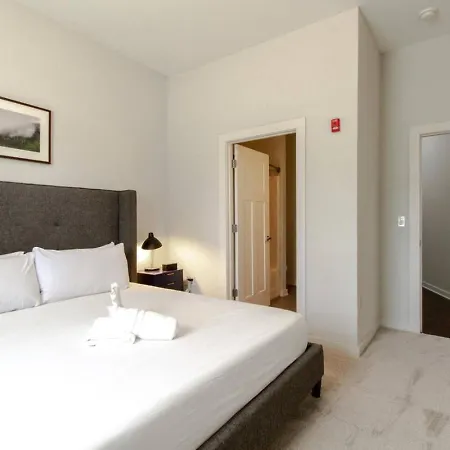 Contemporary Music Row Belmont Area Apartment *