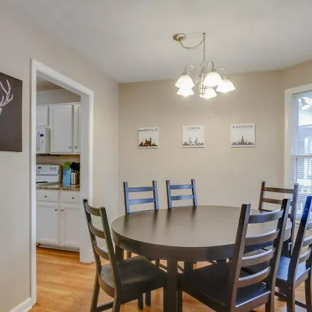 Holiday home Bright And Fresh Large Backyard Minutes To Broadway Nashville