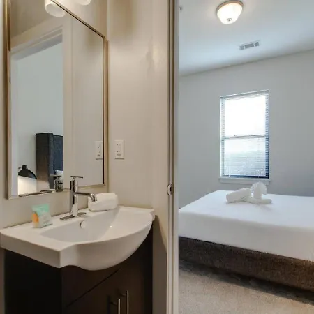 Contemporary Music Row Belmont Area Apartment Nashville