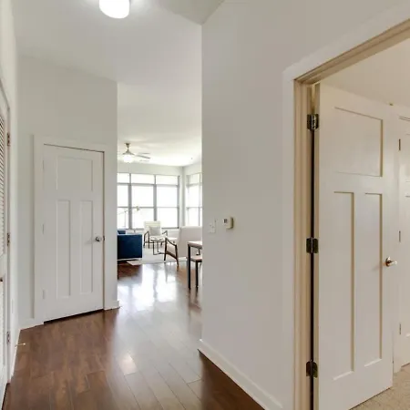 Apartment Contemporary Music Row Belmont Area Nashville