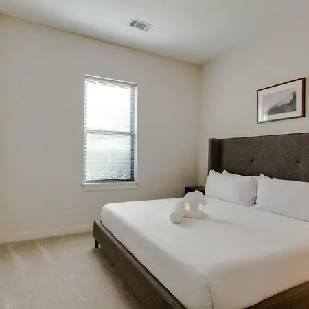 Contemporary Music Row Belmont Area Apartment