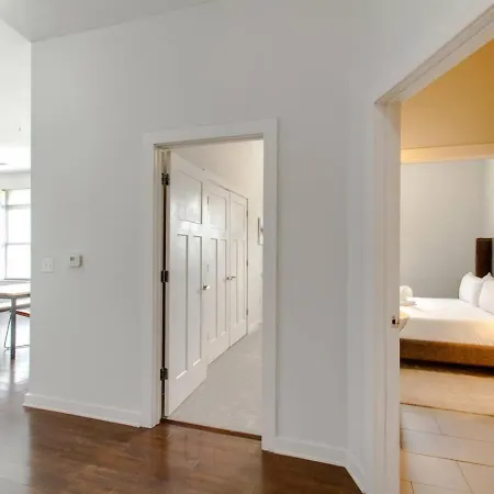 Contemporary Music Row Belmont Area Apartment Nashville