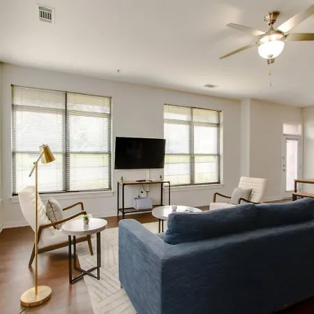 Apartment Contemporary Music Row Belmont Area