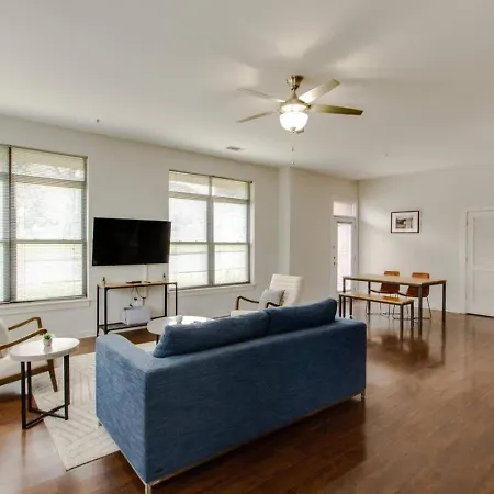 Contemporary Music Row Belmont Area Apartment *