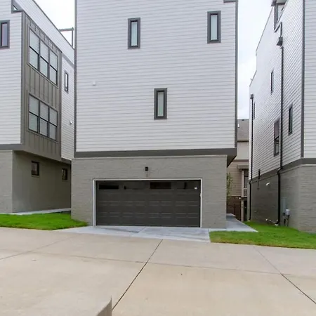 Gulch Mega Super Rooftop Premier Location