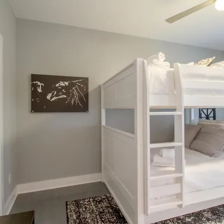 Gulch Mega Super Rooftop Premier Location Holiday home *