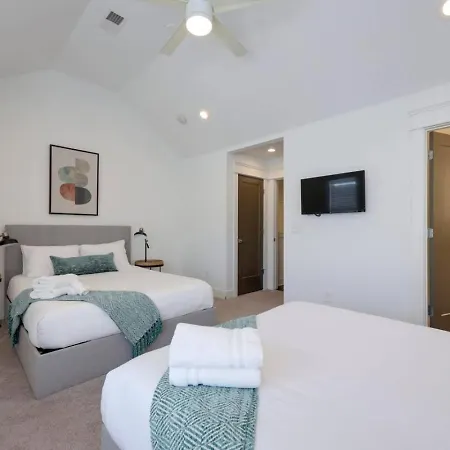 Minutes To Broadway Spacious Townhouse Holiday home *
