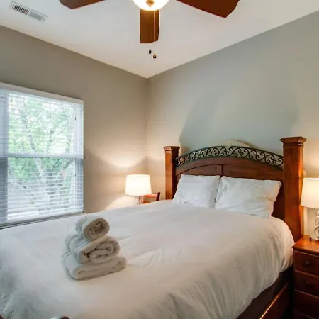 Gorgeous Downtown Pad 3 Bedroom 2.5 Bath Large Patio *