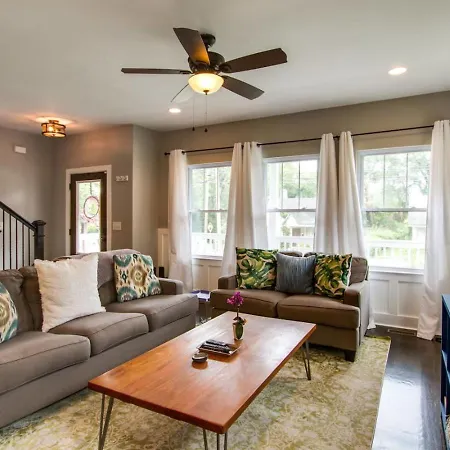 Holiday home Gorgeous Downtown Pad 3 Bedroom 2.5 Bath Large Patio *