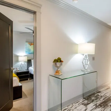 Gulch Getaway The Nash Nest Epic Rooftop Holiday home *